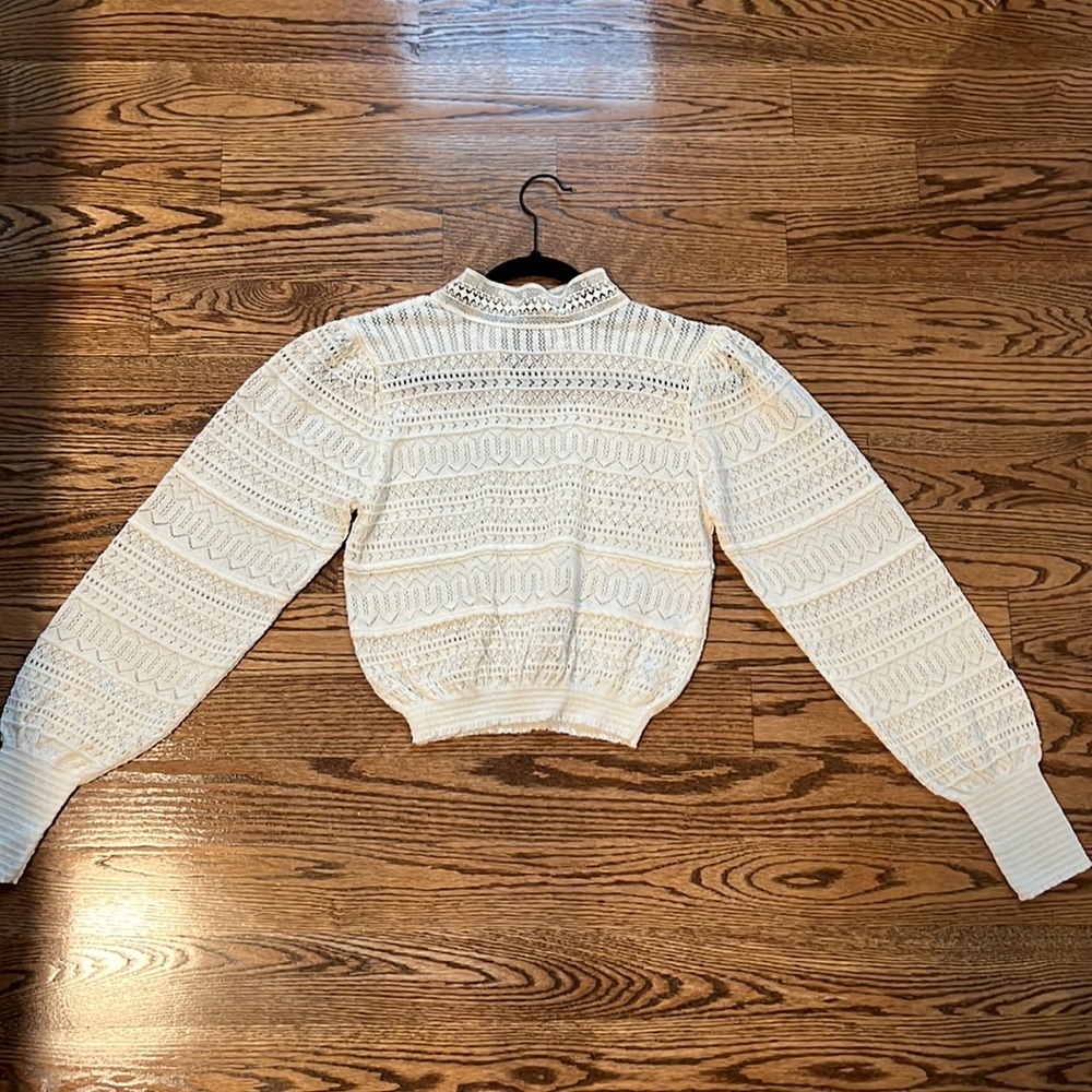 White puffy top from Zara